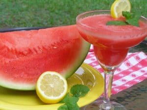5-frutas-imprescindibles-en-verano-sandia