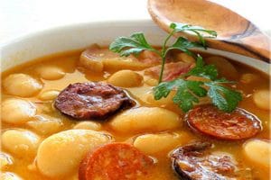 Receta de fabada asturiana, versión más ligera y nutritiva.