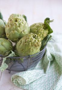 Alcachofas rellenas de carne y jamón.