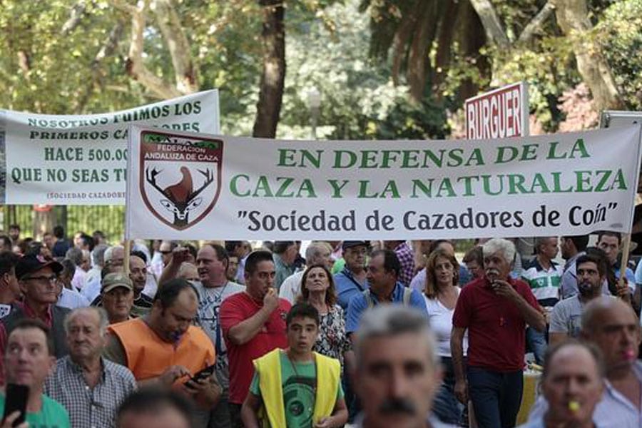 ¿Están indefensos los cazadores ante los ataques de los animalistas en RRSS?