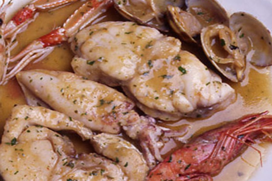 Receta de zarzuela de pescado y marisco, paso a paso