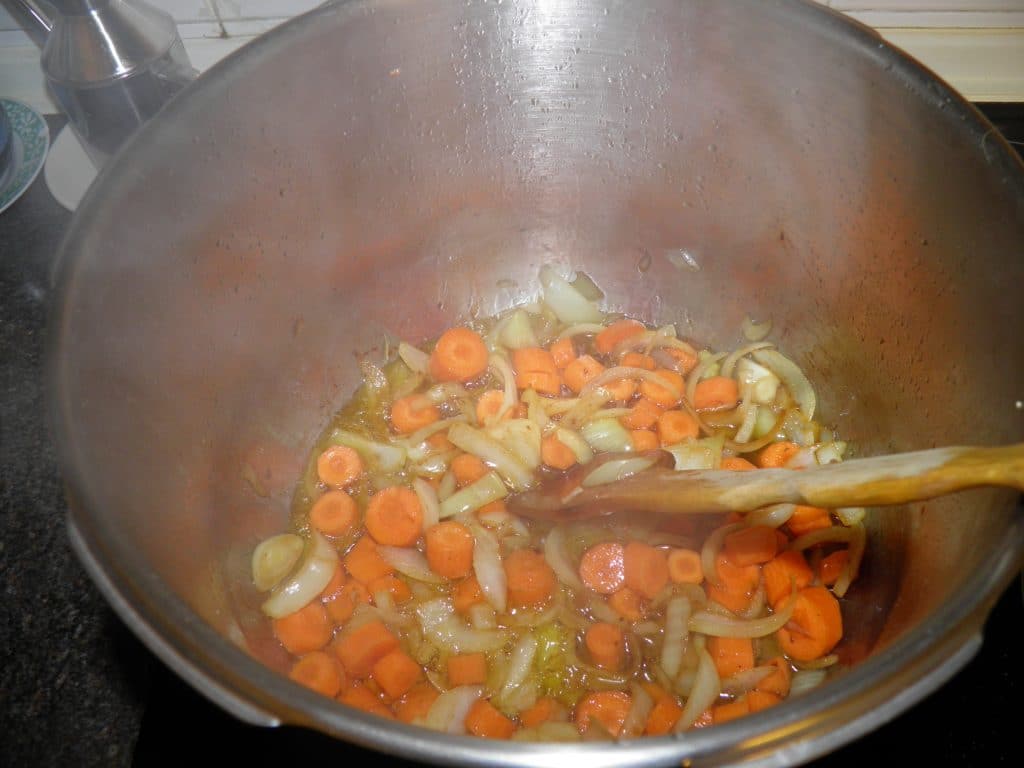 Conejo en salsa, receta casera.