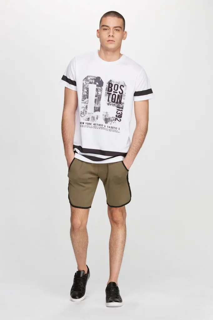 La camiseta masculina, la prenda imprescindible del verano.