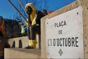 Secuestran la placa de: plaça 1 d'octubre.