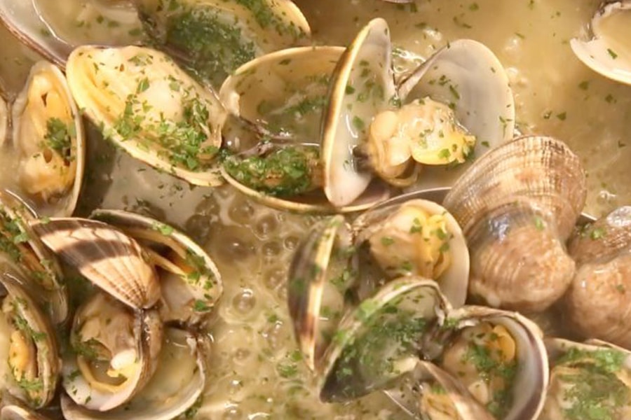 ALMEJAS A LA MARINERA, EL ENTRANTE IDEAL PARA NAVIDAD.