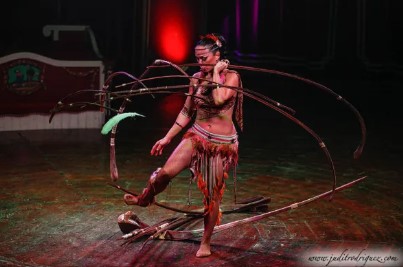 El Circo Raluy presenta su nuevo espectáculo The Big Top en Barcelona. Rosa Raluy actuando.